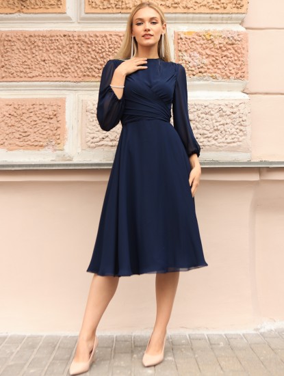 Шифоновое платье миди с утягивающей драпировкой  (темно-синее)  